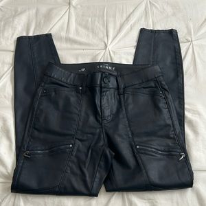 White House Black Market navy coated denim skinny 6P